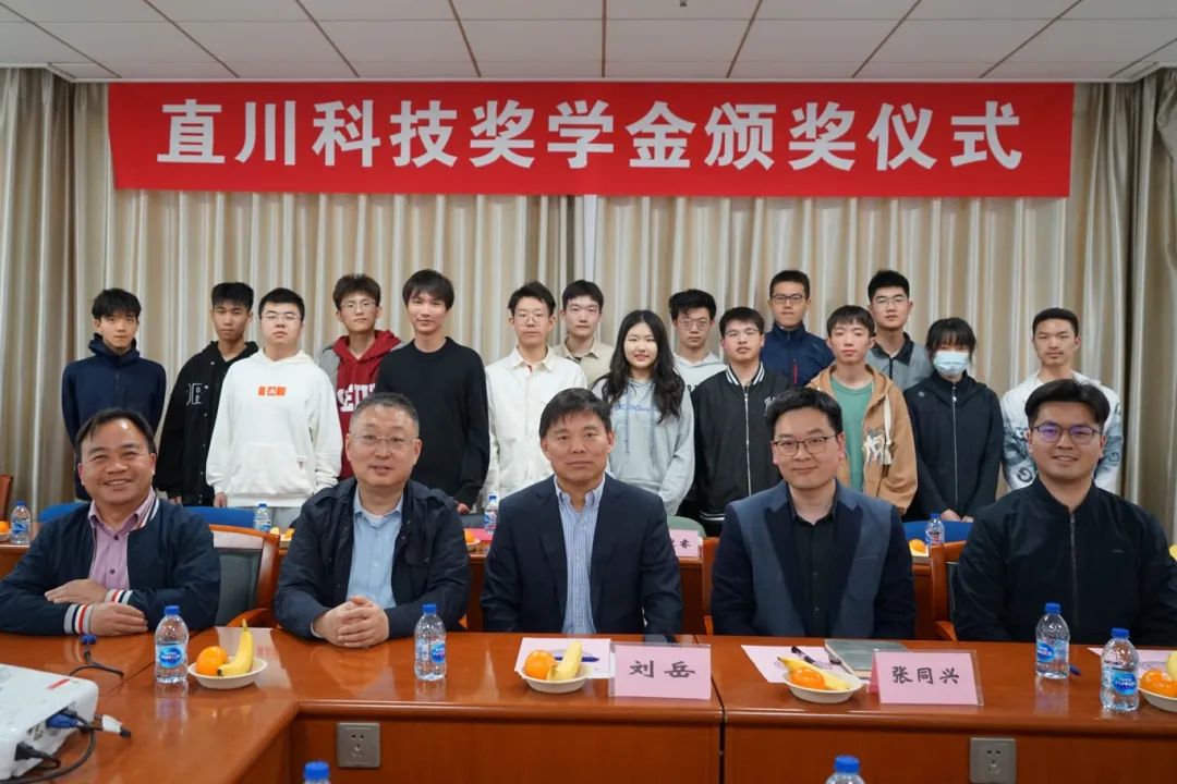图片3  参会人员合影.jpg